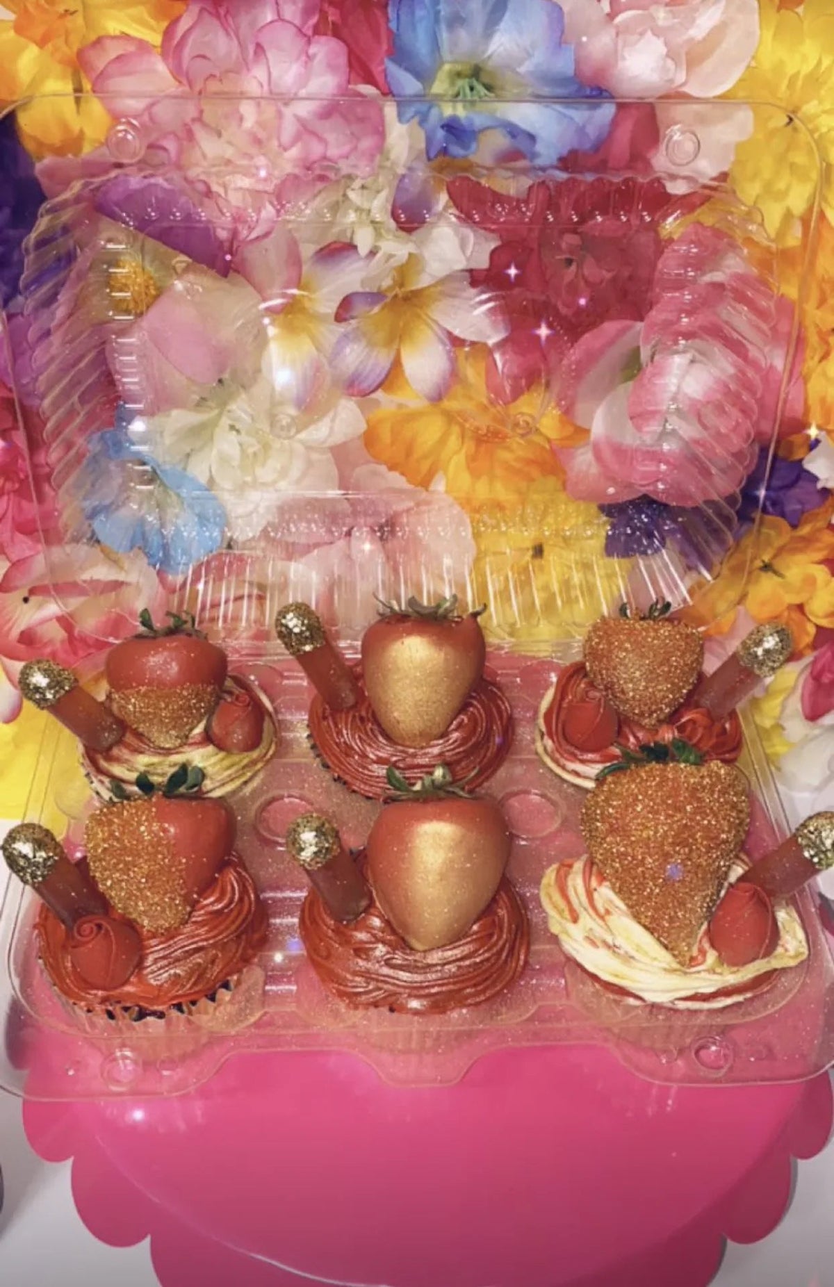 Gold Dipped Strawberries Cupcakes